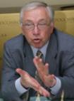 Владимир Лукин: Государству выгодно, чтобы трудовые мигранты платили налоги в казну. Фото: Сергей Куксин